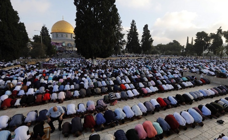 أكثر من 100 ألف مصلٍ يؤدون صلاة عيد الأضحى في الأقصى